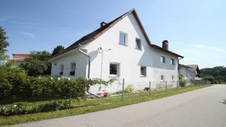 Ansicht Südwesten - Haus kaufen in Vilshofen - Vilshofen: Freistehendes älteres Einfamilienhaus in "Sonnenlage"