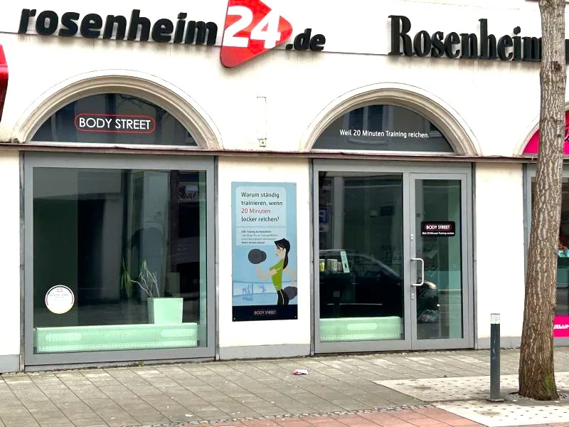 Blick auf die Schaufenster2 - Laden/Einzelhandel mieten in Rosenheim - Ladenlokal im Stadtzentrum Rosenheim - gute B-Lage!