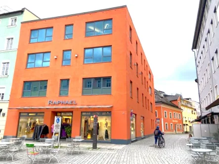 Hausansicht - Büro/Praxis mieten in Rosenheim - Repräsentative, moderne Büroräume mit bis zu 8 Parkplätzen