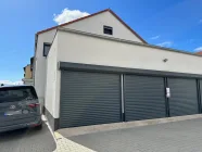  Stellplatz und Garage (Doppelparker)