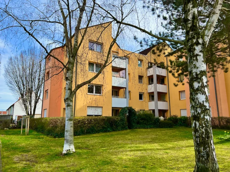 Hausansicht - Wohnung mieten in Fürth - Schöne 4,5-Zi.-Whg. mit EBK und Balkon in Fürth Burgfarrnbach