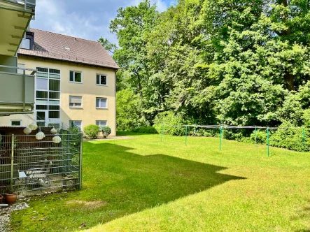 Hausansicht - Wohnung kaufen in Feucht - Schöne 2-Zimmer-Terrassenwohnung in naturnaher Lage von Feucht