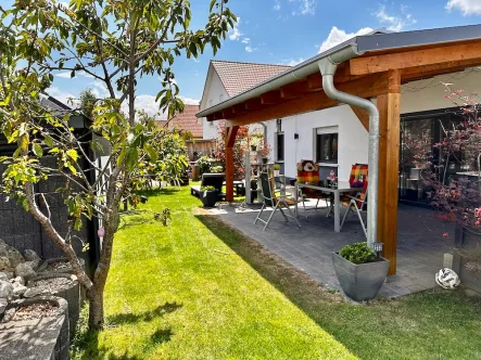 Garten  - Haus kaufen in Flachslanden - Bungalow mit 122 qm Wohnfläche und im Bad ist Platz für die Sauna!