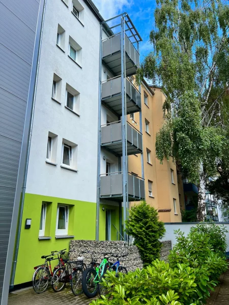 Hausansicht - Wohnung kaufen in Nürnberg - Schöne 2-Zimmer-Wohnung mit Balkon in bester Lage von Nürnberg Süd - Energieeffizienzklasse B