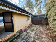 Terrasse hinter der Garage