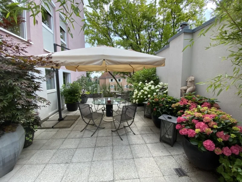 Terrasse - Wohnung mieten in Nürnberg - Ziegelstein: traumhafte 4 Zimmer Wohnung mit riesiger Terrasse