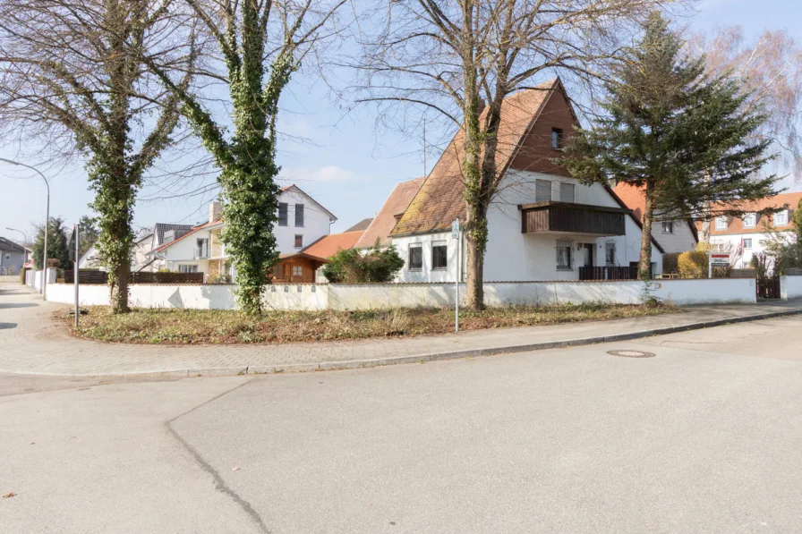 Außenansicht - Grundstück kaufen in Ingolstadt / Haunwöhr - Bauherr gesucht - grünes Baugrundstück mit Altbaubestand