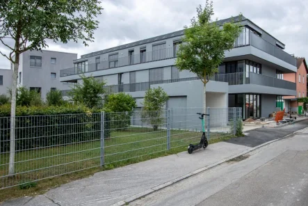 Außenansicht Haus - Wohnung mieten in Ingolstadt - Helle 2-Zimmer-Wohnung mit umlaufendem Balkon