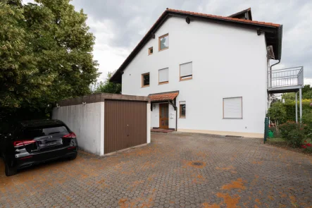 Gebäude Gesamt - Wohnung mieten in Ingolstadt / Spitalhof - Charmante Maisonette Wohnung - 3-Zimmer mit Balkon, eigener Garage und Stellplatz.