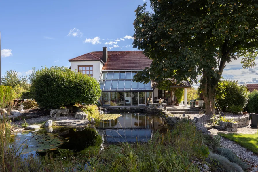 Außenansicht - Haus kaufen in Bergheim - Villa mit Traumgarten und Schwimmteich