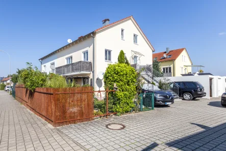 Außenansicht - Wohnung kaufen in Ingolstadt - Riesige 4,5-Zimmer-Maisonettewohnung mit Balkon in guter Lage von Ingolstadt-Unterbrunnenreuth!