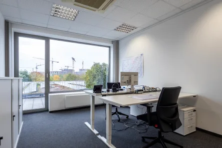 Büro 1 - Büro/Praxis mieten in Ingolstadt - Attraktive Bürofläche mit Klimaanlage und Dachterrasse