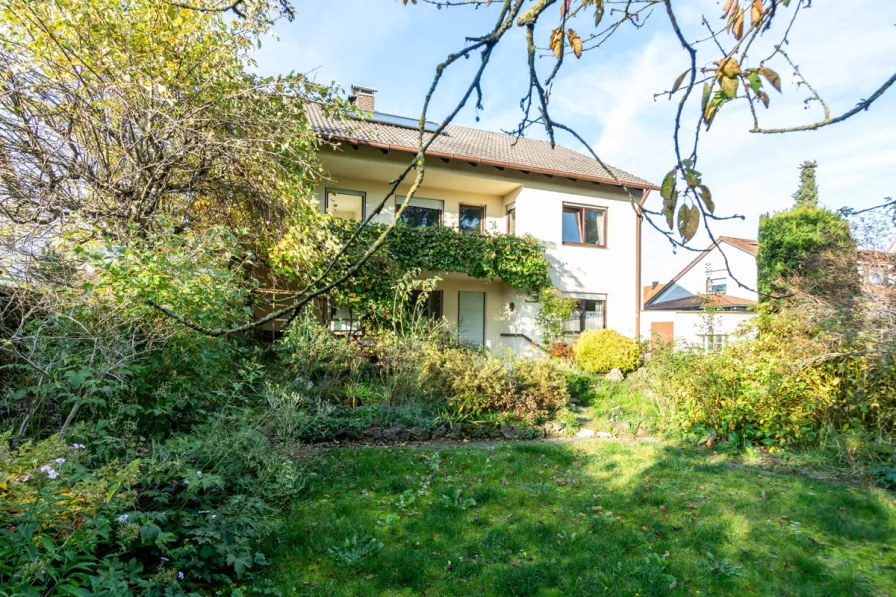 Garten - Haus kaufen in Ingolstadt - Klassisches Zweifamilienhaus mit vielen Räumen