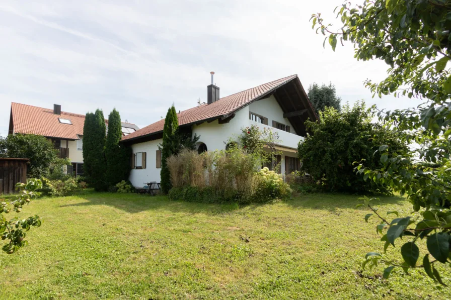 Außenansicht - Garten - Haus kaufen in Großmehring - Künstlerhaus mit beeindruckender Inneneinrichtung