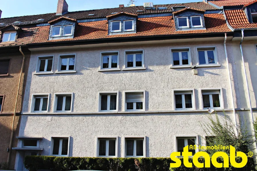 Außenansicht - Wohnung kaufen in Aschaffenburg - VERMIETETE 4-ZIMMERWOHNUNG MIT BALKON IN UNMITTELBARER NÄHE ZUR GROßMUTTERWIESE - INNENSTADT!