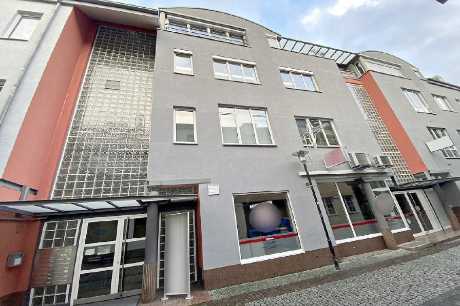 Bild1 - Büro/Praxis mieten in Aschaffenburg - BÜRO - ODER PRAXISFLÄCHE MIT 5-6 GROßZÜGIGEN BÜROS ODER BEHANDLUNGSRÄUMEN, EINBAUKÜCHE UND WC-ANLAGE IN DER INNENSTADT VON ASCHAFFENBURG