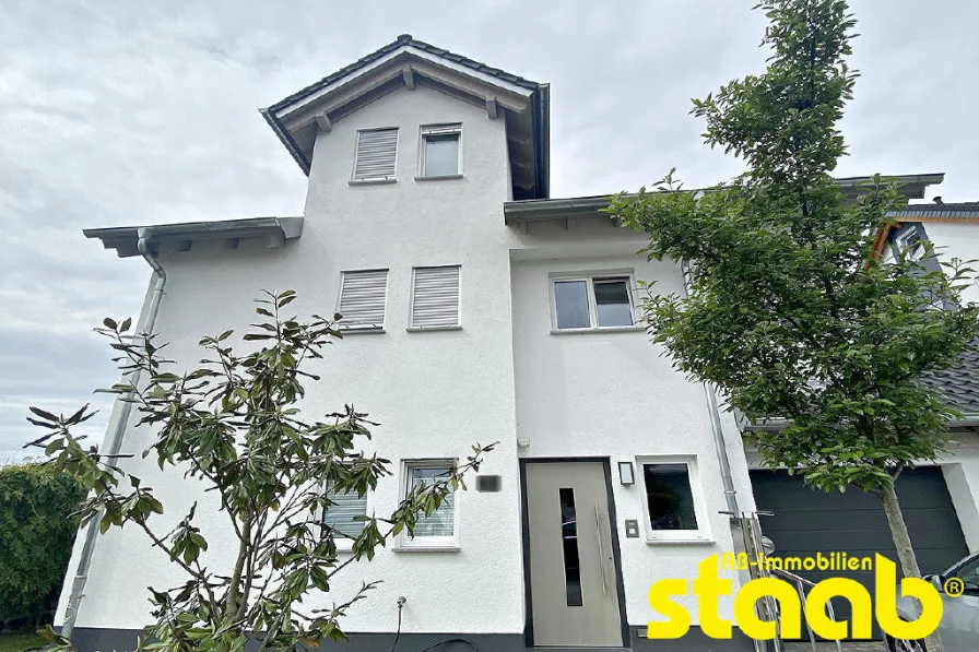 Außenansicht - Wohnung mieten in Aschaffenburg - DACHGESCHOSS - 3-ZIMMERWOHNUNG MIT BALKON IN ASCHAFFENBURG-OBERNAU!