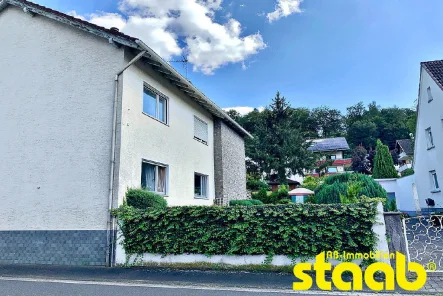 Außenansicht - Haus kaufen in Hösbach - IHRE ANLAGE? 2-3 FAMILIENHAUS MIT GARAGE UND TOLLEM GARTEN IN HÖSBACH!