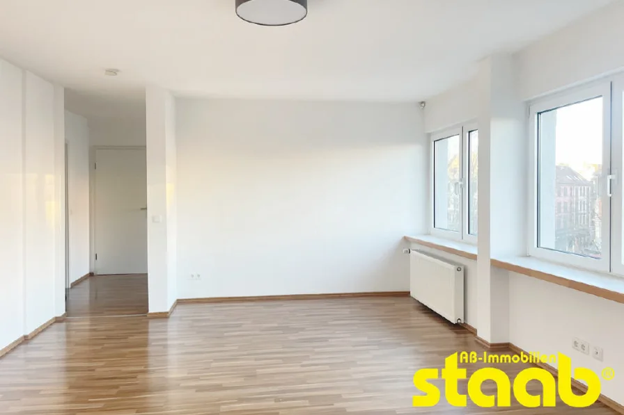 großzügiges Wohnzimmer - Wohnung mieten in Aschaffenburg - WOHNEN IN DIREKTER CITYLAGE *** PERFEKTE SINGLEWOHNUNG MIT EINBAUKÜCHE