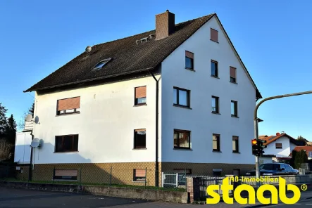 Außenansicht - Haus kaufen in Maintal - FREISTEHENDES MEHRFAMILIEN ODER GENERATIONENHAUS MIT GARTEN, GARAGEN UND STELLPLÄTZEN