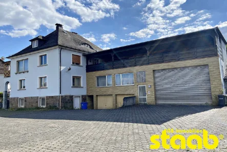 Außenansicht - Haus kaufen in Mömbris - ARBEITEN UND WOHNEN VEREINT: 1-2 FAMILIENHAUS MIT HOF, LAGERFLÄCHE UND GERÄUMIGER GARAGE - GEEIGNET FÜR LKW!