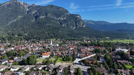 Lage_Blick_Zentrum - Wohnung kaufen in Garmisch-Partenkirchen - 2 Zimmer Whg. "Alpenblick" - perfekte Lage mit Bergpanorama