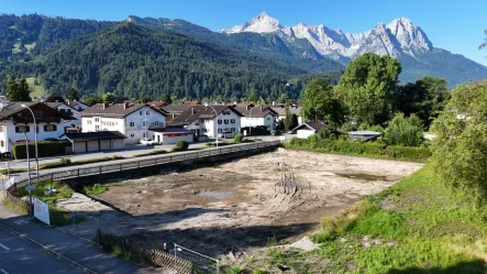 Grundstück_Blick_S - Wohnung kaufen in Garmisch-Partenkirchen - 2-Zimmer Wohnung "Alpenblick" - perfekte Lage mit Bergpanorama