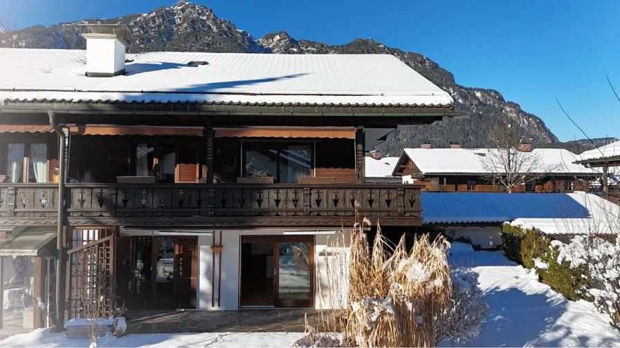 sonnige Terrasse im Winter