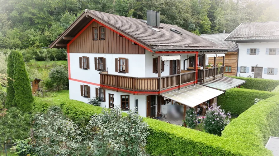 Hausansicht - Wohnung kaufen in Garmisch-Partenkirchen - Ruhiges Wohnen auf zwei Ebenen mit Blick ins Grüne