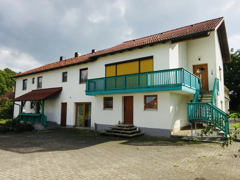 Außenansicht Wohnhaus_ - Haus kaufen in Pfeffenhausen / Baldershausen - Großzügiges Wohnhaus mit viel Wohn- und Nutzfläche in der Gemeinde Pfeffenhausen!-sofort beziehbar-