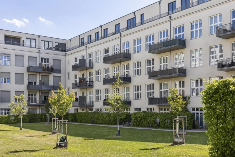 Innenhof - Wohnung kaufen in Berlin - Reihenhausfeeling - Großzügige Familienwohnung mit Terrasse und Balkon