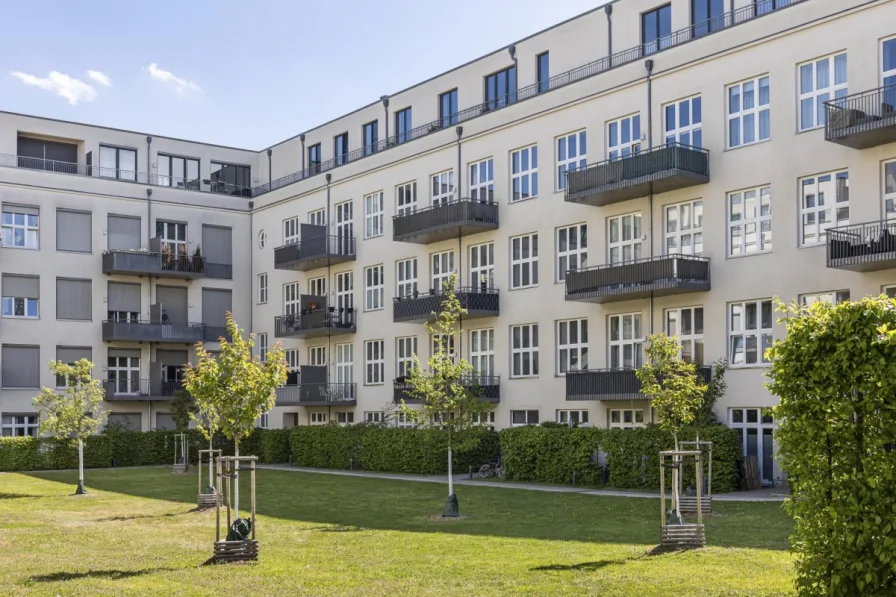 Innenhof - Wohnung kaufen in Berlin - Großzügige 3 Zimmerwohnung mit 2 Balkonen