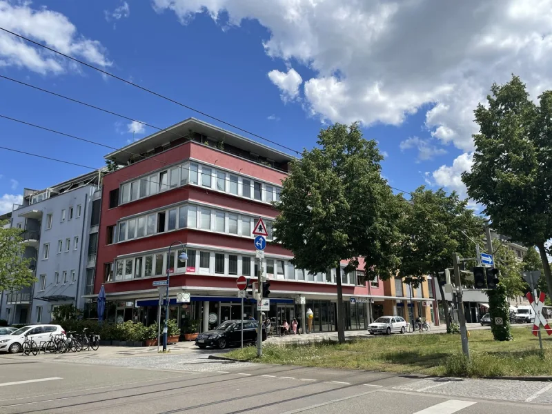 Hausansicht - Büro/Praxis kaufen in Freiburg - Tolles Investment - langfristig vermietete Bürofläche