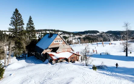 Winteransicht - Haus kaufen in Feldberg - Feldberg: Bergchalet Grafenmatt und Ferienwohnung in einzigartiger Lage