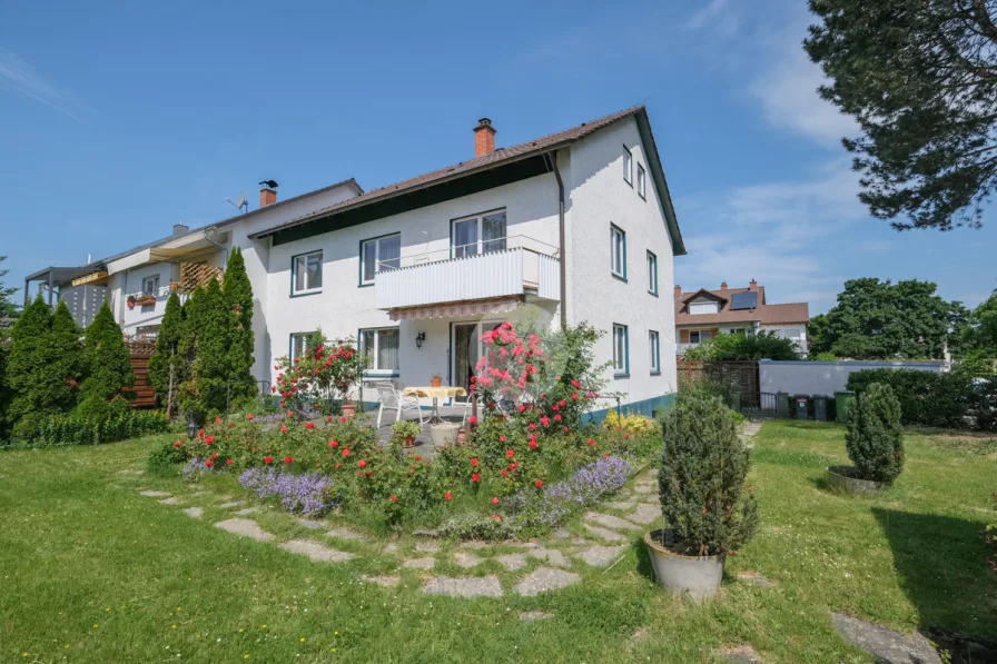 Außenansicht - Haus kaufen in Staufen im Breisgau - Tolles Mehrgenerationenhaus mit großem Grundstück und Ausbaupotential in toller Lage in Staufen