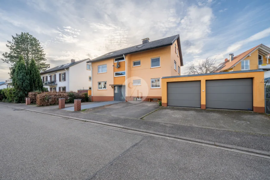  - Wohnung kaufen in Kirchzarten / Zarten - Modernisierte & vermietete 4 Zimmerwohnung mit Wohlfühlcharakter in Zarten/Kirchzarten