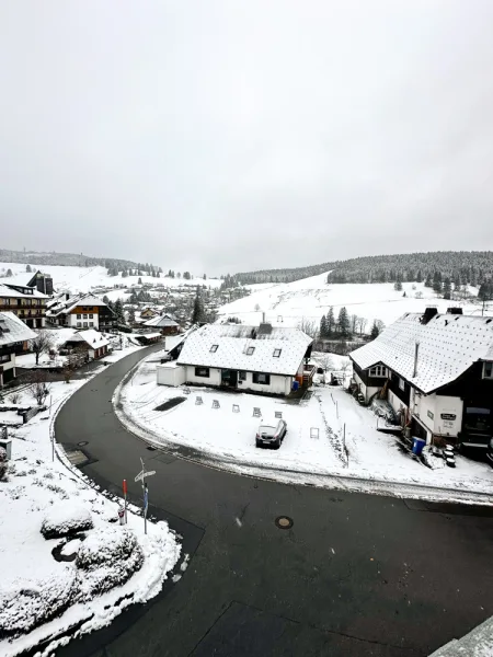 Ausblick Balkon - Wohnung kaufen in Todtnau / Todtnauberg - Großzügige 4,5-Zi. Wohnung in Todtnauberg mit tollem Ausblick - als Ferienwohnung geeignet!