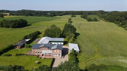 Luftbild - Haus kaufen in Hürup - Resthof mit Ackerland und viel Potential vor den Toren Flensburgs!