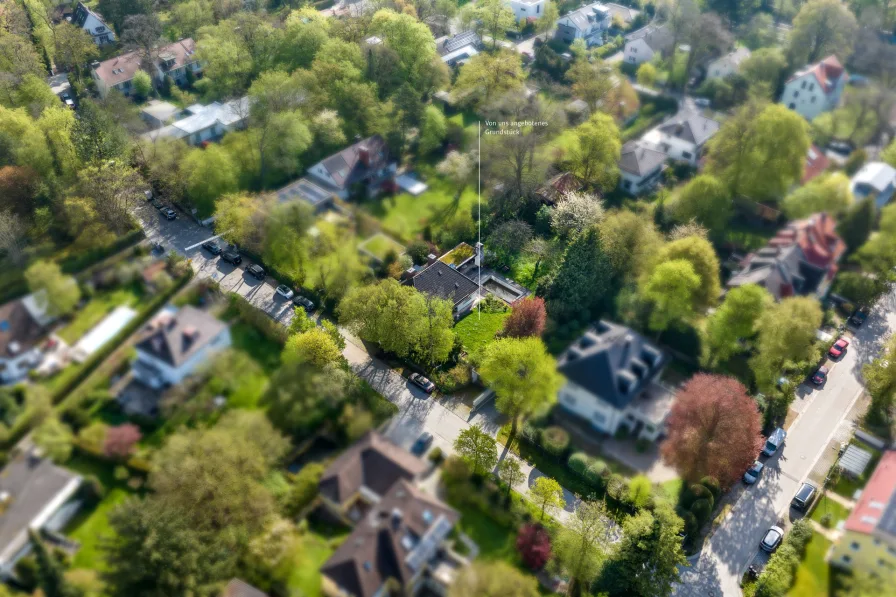 In ruhiger, grüner Umgebung