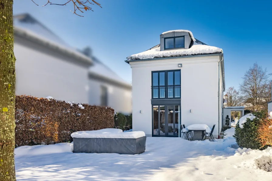 Wohnen in Bestlage - Haus kaufen in München - Modernes Einfamilienhaus mit Wärmepumpe in sehr begehrter, ruhiger Villenlage