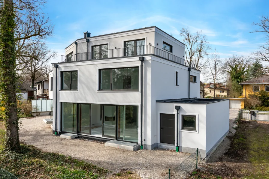 Neubau mit Bauhaus-Ästhetik - Haus kaufen in München - Neubau: Anspruchsvolle Haushälfte in Bauhaus-Ästhetik mit Wärmepumpe und Photovoltaik