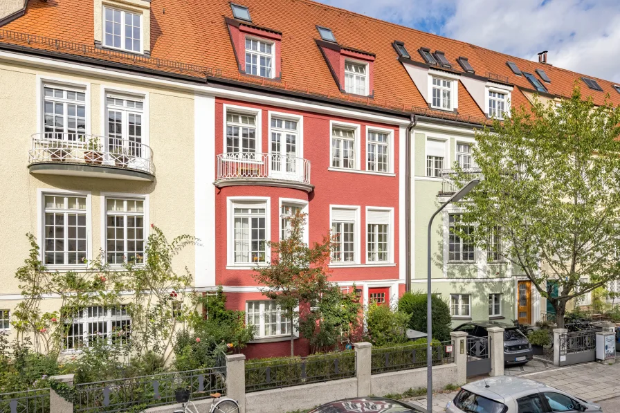 Rarität in Altbogenhausen - Zinshaus/Renditeobjekt kaufen in München - Hochklassig sanierte Rarität: historisches Stadthaus von 1911 mit 3 Einheiten