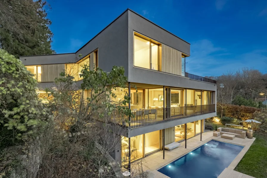 Exquisite Architektur - Haus kaufen in München - Architekten-Villa mit hochklassiger Ästhetik, Spa-Bereich und Pool in einzigartiger Lage