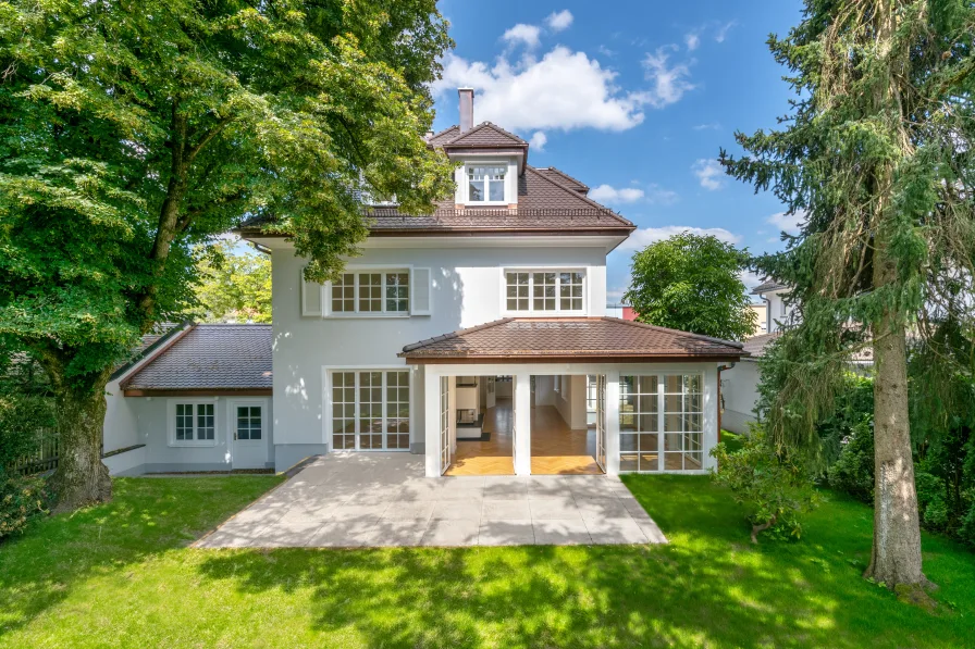 Prachtvolles Familiendomizil - Haus kaufen in München - Erstbezug: Edel kernsanierte Familienvilla mit Stil, Charme und sonnigem Garten