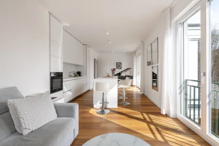 Elegant-modernes Ambiente - Wohnung mieten in München - Anspruchsvolle 2-Zimmer-Wohnung mit Bulthaup-Küche und zwei Balkonen