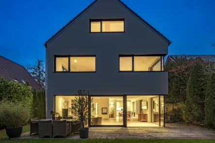 Hochwertiges Architekten-Domizil - Haus kaufen in München - Flexibles Raumwunder: Architektenhaus von 2018 mit Südausrichtung