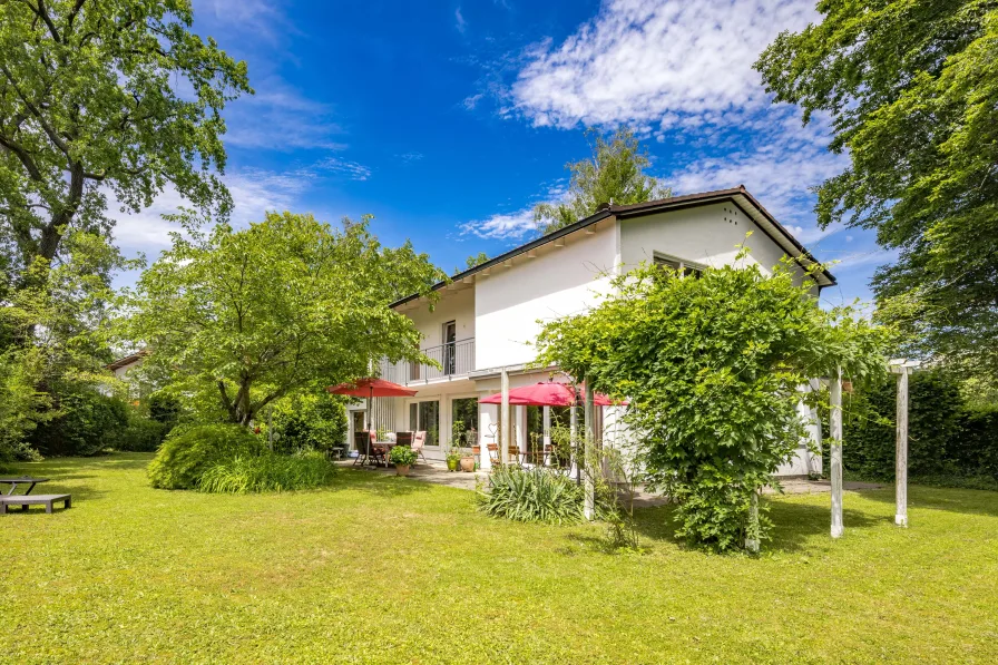 Charmantes Einfamilienhaus in Bestlage - Haus kaufen in Gauting - Charmantes Einfamilienhaus mit Traumgarten in Bestlage und zusätzlichem Baurecht