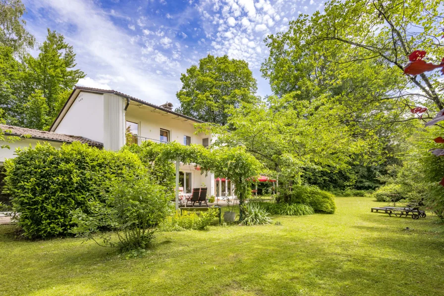 Sonniger Traumgarten mit zusätzlichem Baurecht