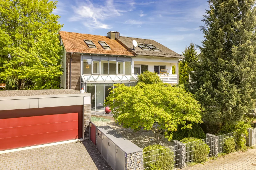 Haushälfte mit Doppelgarage - Haus kaufen in Pliening - Familiengerechte Haushälfte mit Kamin, Sauna und Garten