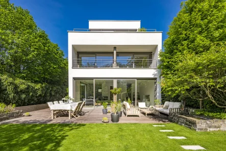 Repräsentative Bauhaus-Villa - Haus kaufen in München - Repräsentative Bauhaus-Villa mit lichterfülltem Ambiente und Traumgarten